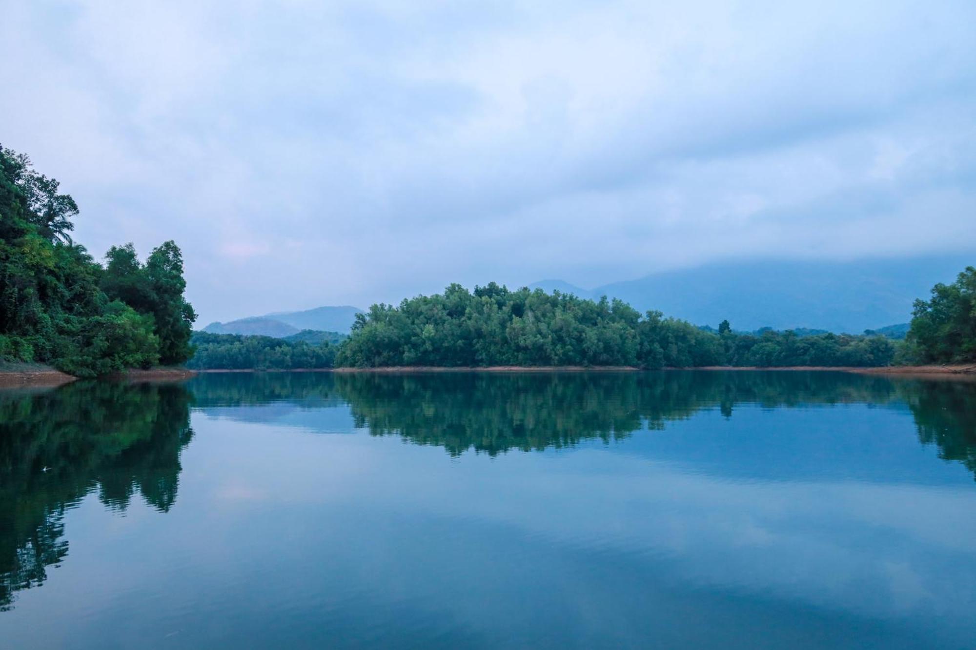 Serene Aqua Hills Kozhikode Hotel Mennanyam Exterior foto
